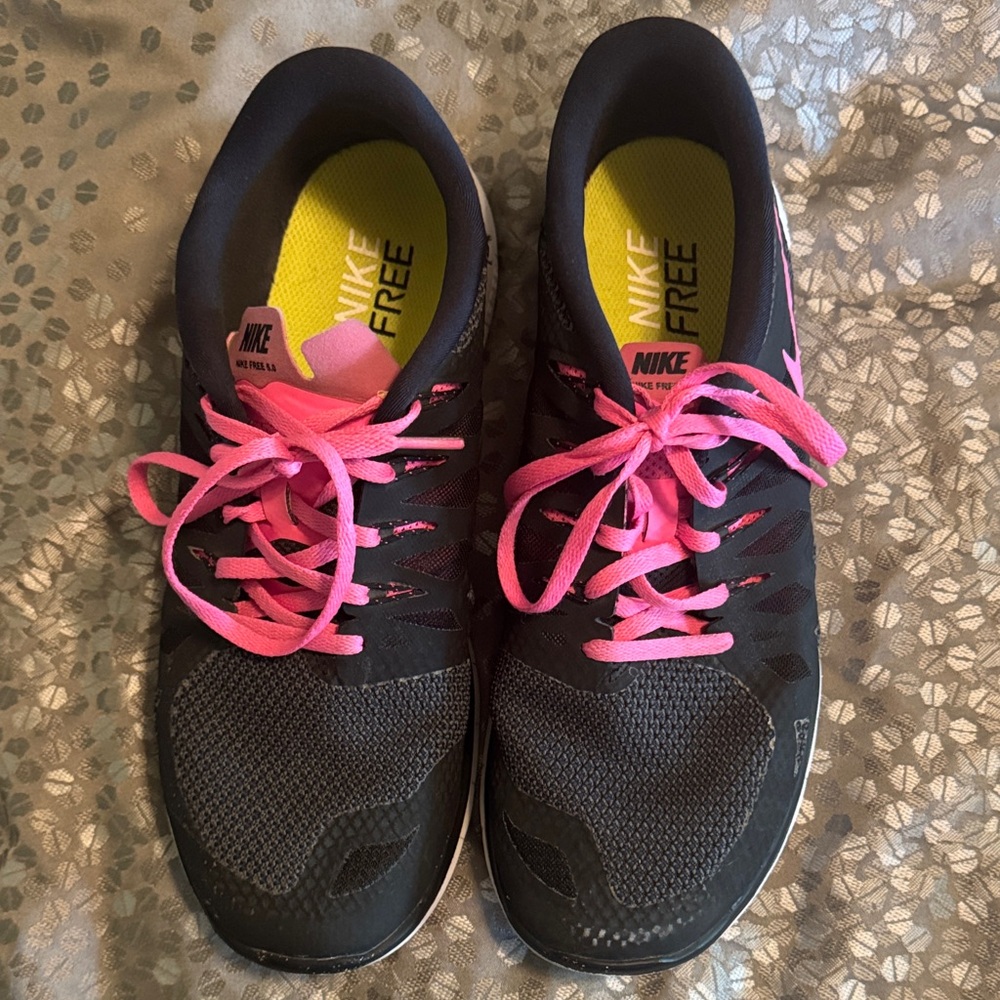 Nike Women's Black and Pink Sneakers